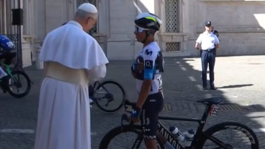 Nairo Quintana con el Papa | Captura de pantalla Claro Sports.